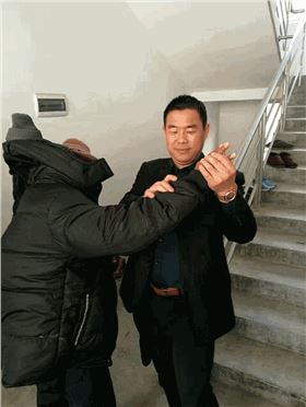 碧江家具董事長(zhǎng)慰問孤寡老人
